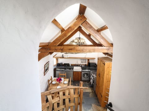 Cottage | Private kitchen | Fridge, dishwasher, electric kettle, toaster