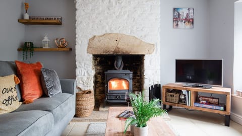 Living room with woodburner, Hillside Cottage, Bolthole Retreats