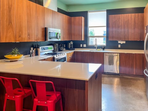 Fully Equipped Chef's Kitchen