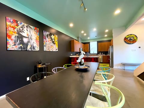 Large Capacity Dining Area