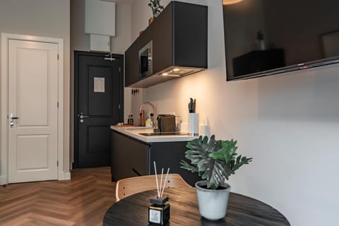 Suite L with terrace | Private kitchen | Electric kettle