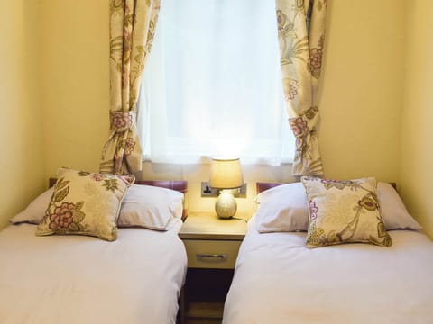 Twin bedroom | Riverside Lodge, Perthshire