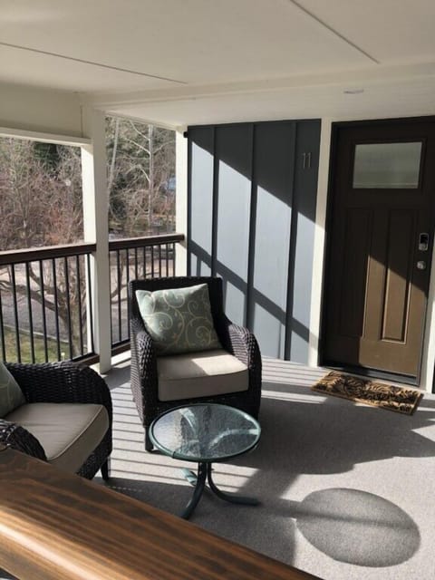 Sitting area in front of the unit