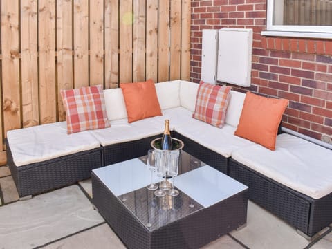 Sitting-out-area | Ousebank House, York