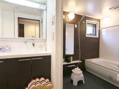 Luxury Apartment, Non Smoking | Bathroom | Separate tub and shower, free toiletries, hair dryer, slippers