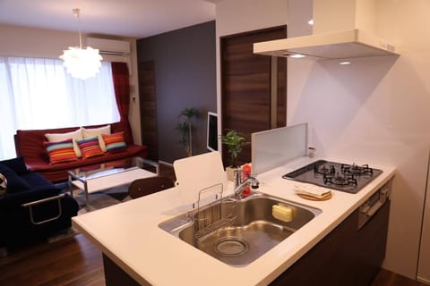 Deluxe Apartment, Non Smoking | Private kitchenette | Fridge, microwave, stovetop, coffee/tea maker