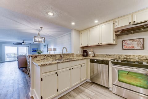 Condo (Island South 7 - No Pets Allowed) | Private kitchen | Fridge, microwave, oven, stovetop