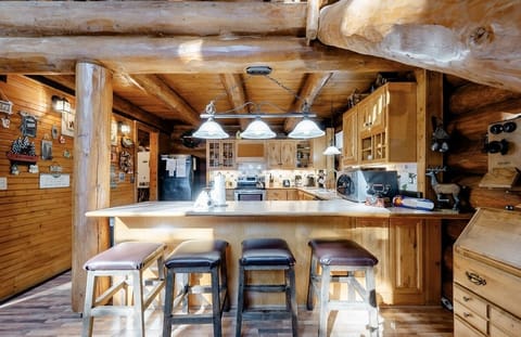 Cabin, Multiple Beds, Hot Tub | Private kitchen | Fridge, microwave, oven, stovetop