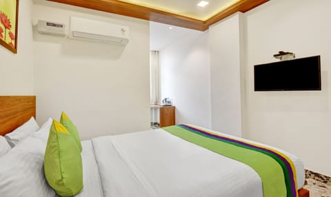 Standard Double Room | Desk, iron/ironing board, bed sheets