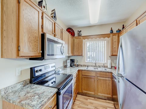 Condo, Multiple Beds, Mountain View (224 - No Pets Allowed) | Private kitchen | Fridge, microwave, oven, stovetop