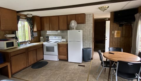 Family Suite, Multiple Beds, Kitchen | Private kitchen