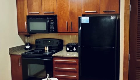 Full cooktop stove, oven, microwave and fridge