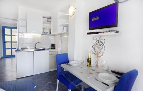 The studio apartment equipped with air conditioner with entrance on the ground floor