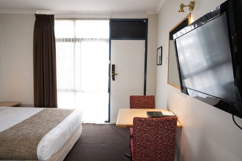 Standard Twin Room | Desk, iron/ironing board, free WiFi, bed sheets