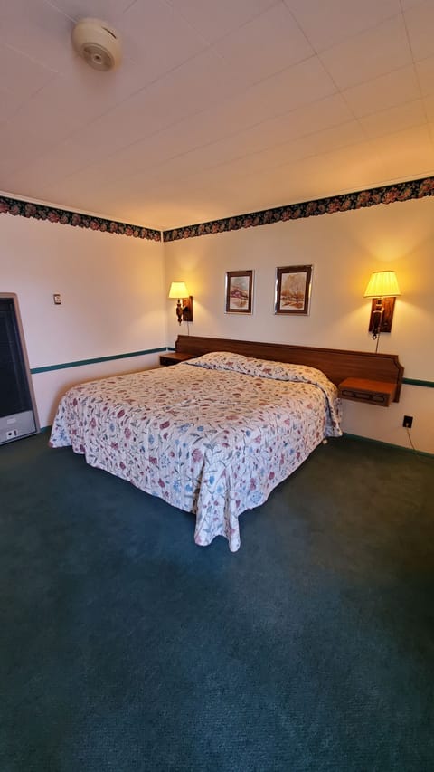 Classic Room | Desk, free WiFi, bed sheets