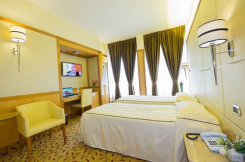 Superior Double Room Single Use | Premium bedding, minibar, in-room safe, desk