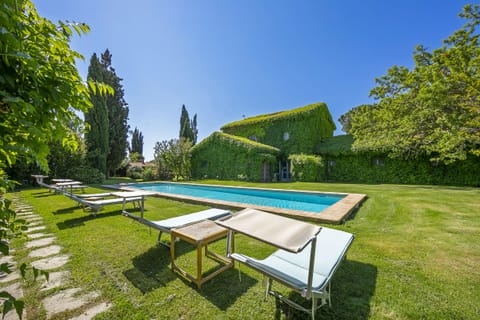 The pool, the tipical Villa, the summer living and the well kept garden