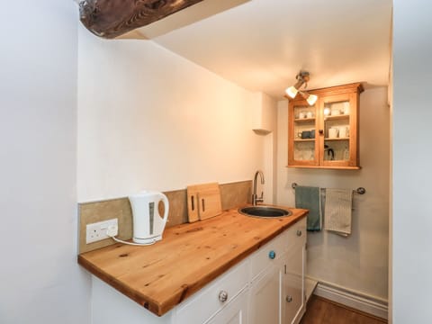 Cottage | Private kitchen | Cookware/dishes/utensils