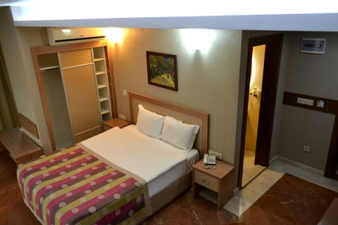 Standard Double Room | Soundproofing, iron/ironing board, free WiFi, bed sheets