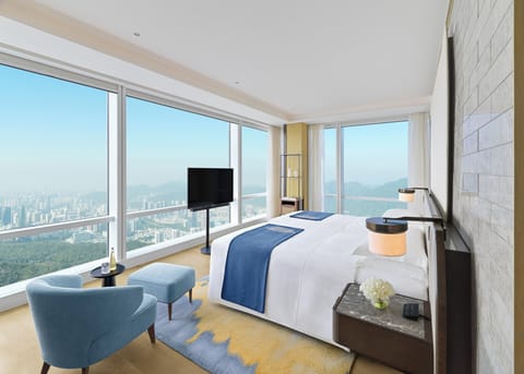 Twin Room (Skyline View) | Premium bedding, minibar, in-room safe, desk