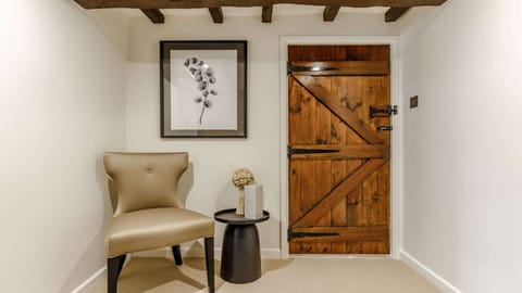 Shaven Cottage Entrance - StayCotswold