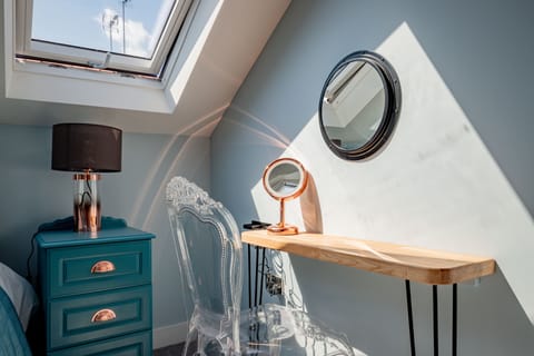 The Old Candle Shop Dressing Area - StayCotswold