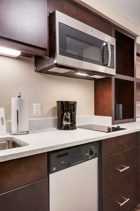 Studio, 2 Queen Beds | Private kitchen | Fridge, microwave, stovetop, dishwasher
