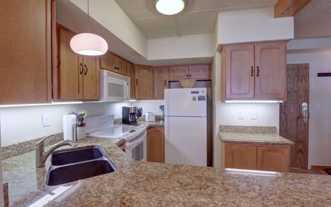 Condo, 2 Bedrooms | Private kitchen | Fridge, oven, coffee/tea maker, toaster