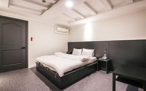 Room (Standard DoubleB(Hotel Bedding)) | 1 bedroom, minibar, free WiFi, bed sheets