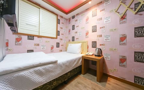 Room (Mini Room for 1 person) | 1 bedroom, free WiFi, bed sheets