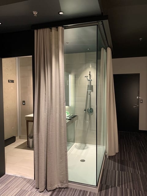 GRAND CONFORT KING | Bathroom | Shower, hair dryer, towels, soap