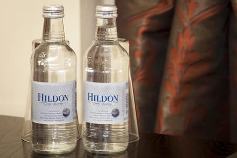 Combined shower/tub, free toiletries, hair dryer, towels