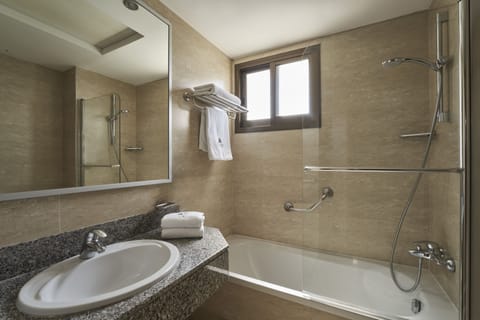 Junior Suite Inland View | Bathroom | Hair dryer, towels