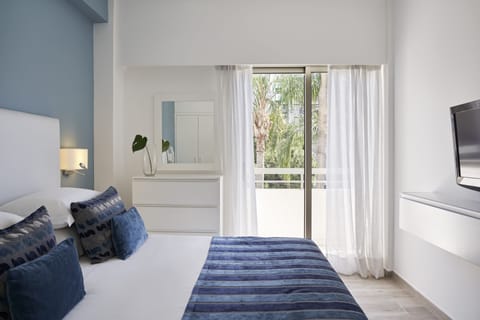 Family Suite Inland View | In-room safe, blackout drapes, soundproofing, iron/ironing board