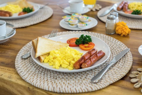 Daily continental breakfast (IDR 120000 per person)
