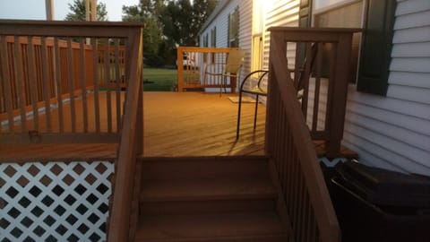 beautiful front porch to just relax. 