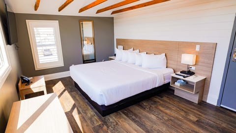 Riverside Suite w/ 1 King bed | Premium bedding, travel crib, free WiFi, bed sheets
