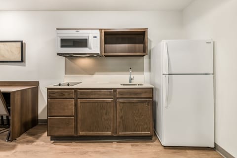 Fridge, microwave, stovetop