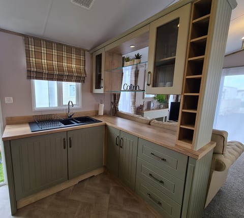 Cabin | Private kitchen | Fridge, microwave, oven, stovetop