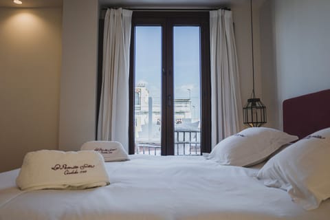 Deluxe Suite, 1 King Bed, Terrace, City View | Street view