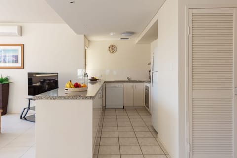 Apartment, 3 Bedrooms | Private kitchen | Full-size fridge, microwave, stovetop, dishwasher