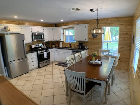Linens and most kitchen items provided. See "Property Description" for details.