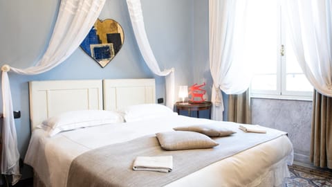 Classic Suite | Frette Italian sheets, premium bedding, Select Comfort beds, minibar