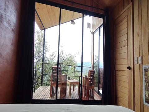 Traditional Cabin | Desk, free WiFi, bed sheets