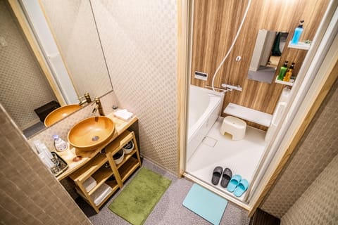 Comfort Studio, Non Smoking | Bathroom | Combined shower/tub, free toiletries, hair dryer, bidet