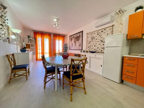 Apartment, 1 Bedroom, Balcony, Ocean View | Dining room