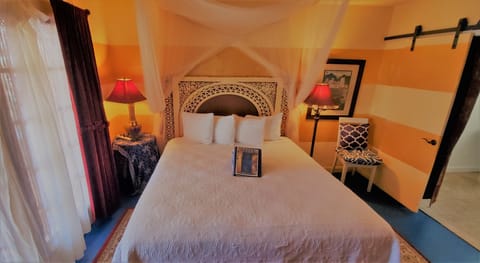 Basic King Room, Accessible | Individually decorated, iron/ironing board, free WiFi, bed sheets
