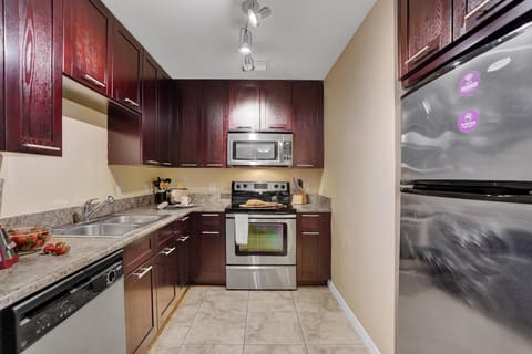 Apartment, 2 Bedrooms, Pool Access, Ground Floor | Private kitchen | Full-size fridge, microwave, oven, stovetop