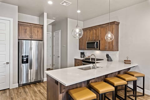 Townhome, 5 Bedrooms | Private kitchen | Fridge, oven, coffee/tea maker, toaster
