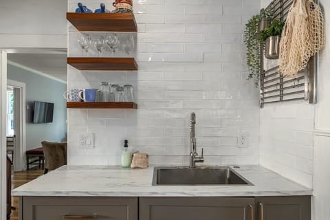 House, 2 Bedrooms | Private kitchen